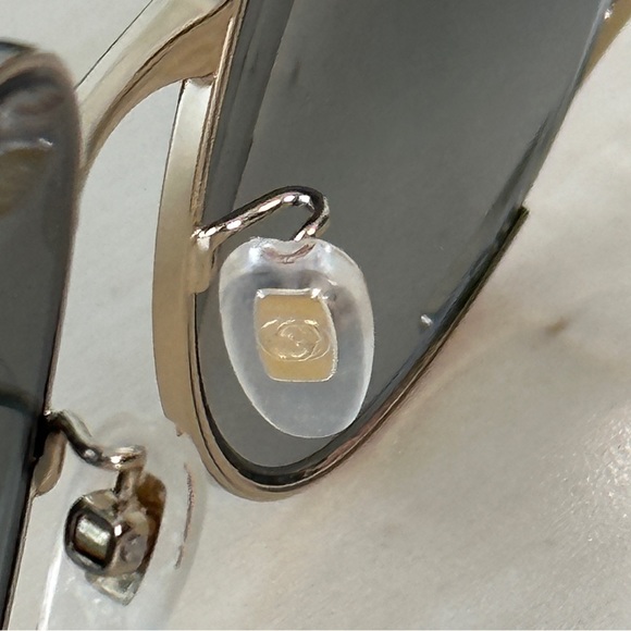 Gucci oversized oval sunglasses with case drawstring bag and cleaning cloth - Picture 11 of 14